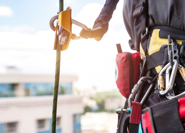 Segurança e Eficiência no Alpinismo Industrial